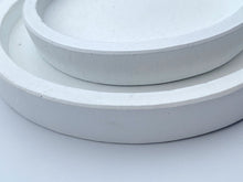 Load image into Gallery viewer, Concrete Saucer