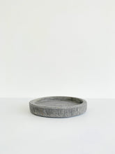 Load image into Gallery viewer, Concrete Saucer